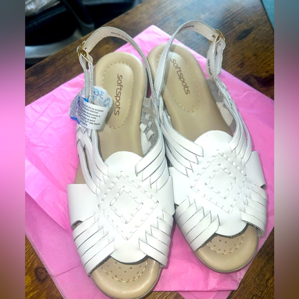Softspots Women's White Sandals 9.5 summer slip on classy comfortable cushion